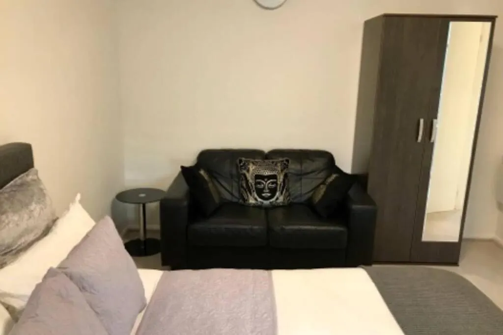 Apartament Spacious & Luxurious 1 Bed House In Thamesmead Thamesmead  Wielka Brytania